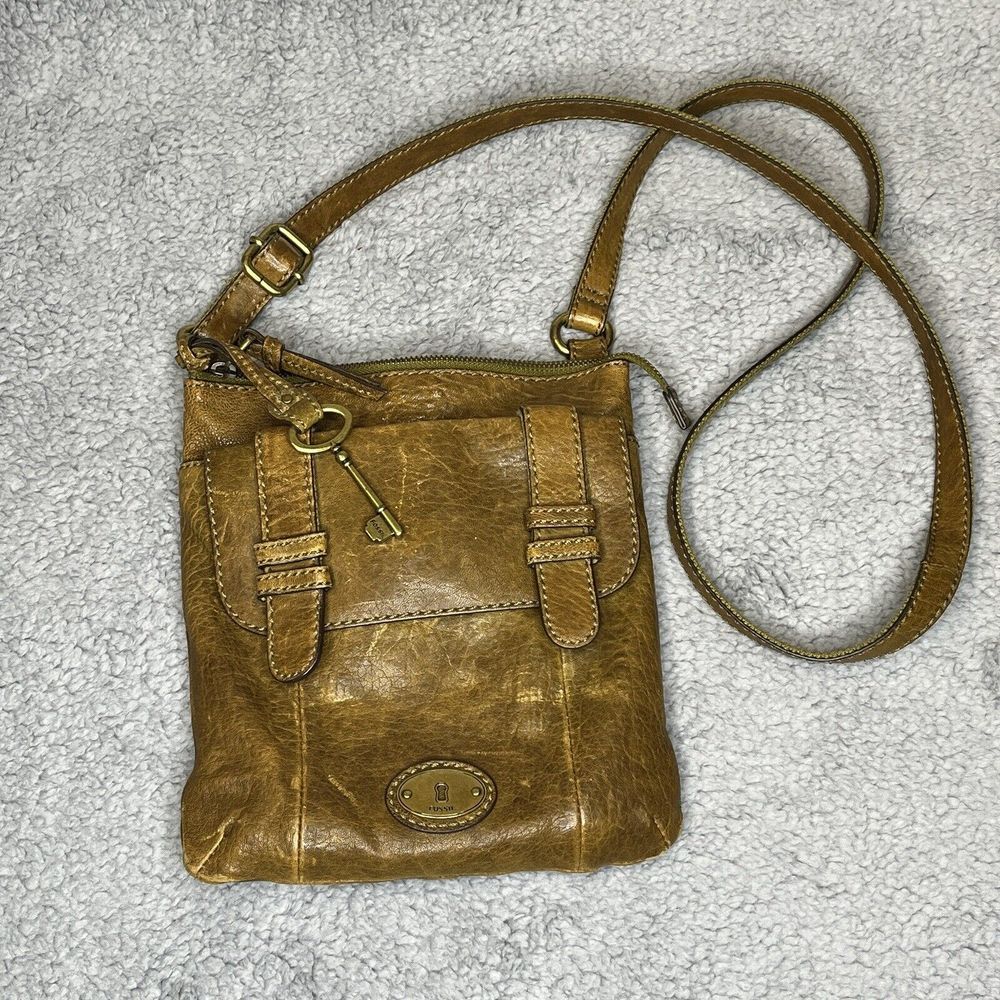 Fossil Carson Leather Crossbody Purse Shoulder Handbag Tan‎ Distressed Key Charm